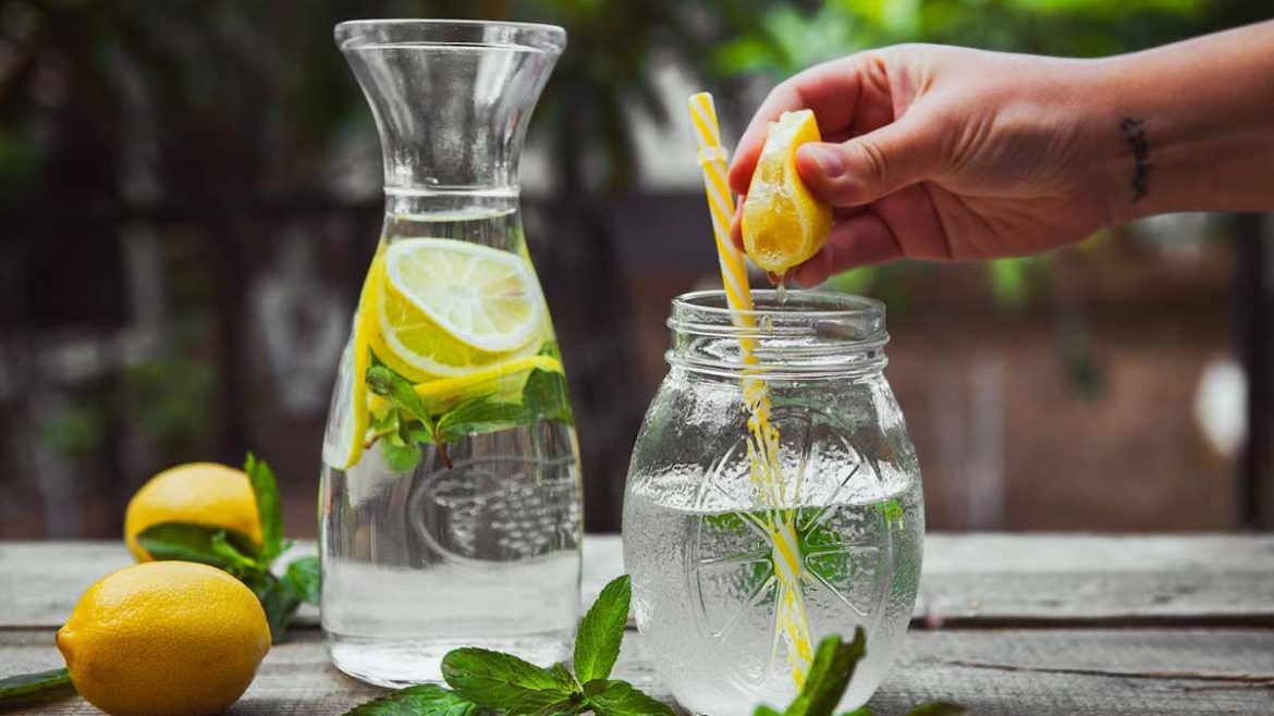 Best Time To Drink Lemon Water: नींबू पानी सेहत के लिए बहुत फायदेमंद है, लेकिन इसे पीने का सही समय जान लें, नहीं तो आपकी सेहत खराब हो जाएगी।