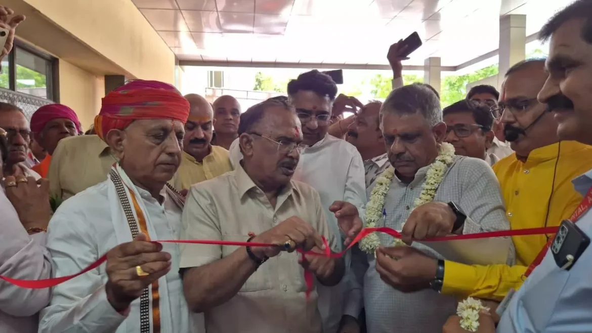 अध्यक्ष श्री वासुदेव देवनानी: जवाहर लाल नेहरू चिकित्सालय अजमेर के परिसर में नवीन मेडिसिन ब्लॉक का शुभारम्भ।