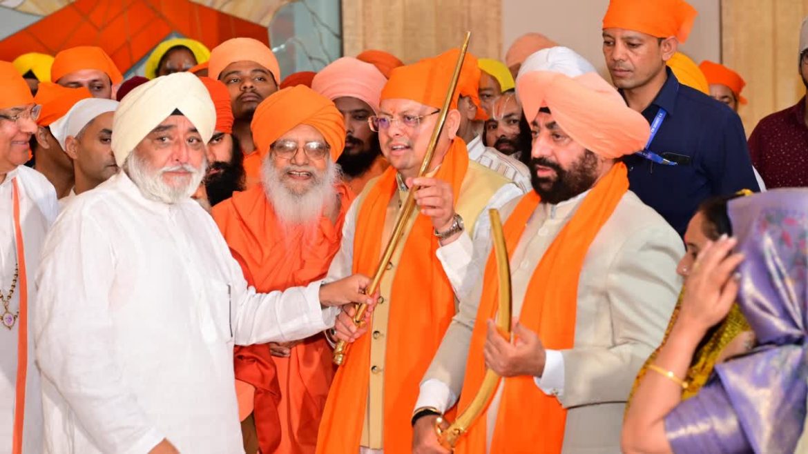 Hemkund Sahib Yatra 2025 शुरू, मुख्यमंत्री पुष्कर सिंह धामी और राज्यपाल ने जत्थे को दिखाई हरी झंडी