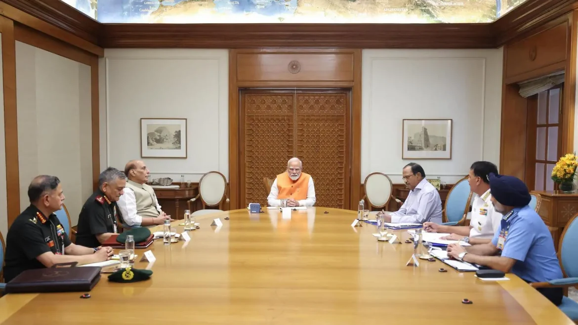 PM Modi To Govt. Officials: पाकिस्तान से भारी तनाव के बीच प्रधानमंत्री मोदी ने सरकारी विभागों को ये महत्वपूर्ण संदेश भेजा