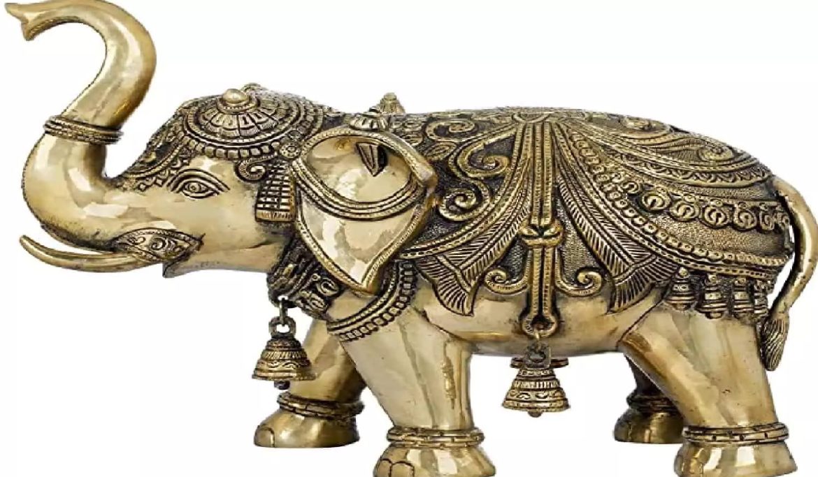 Vastu Shastra: घर में हाथी की मूर्ति लगाने के क्या लाभ हैं? आइये जाने