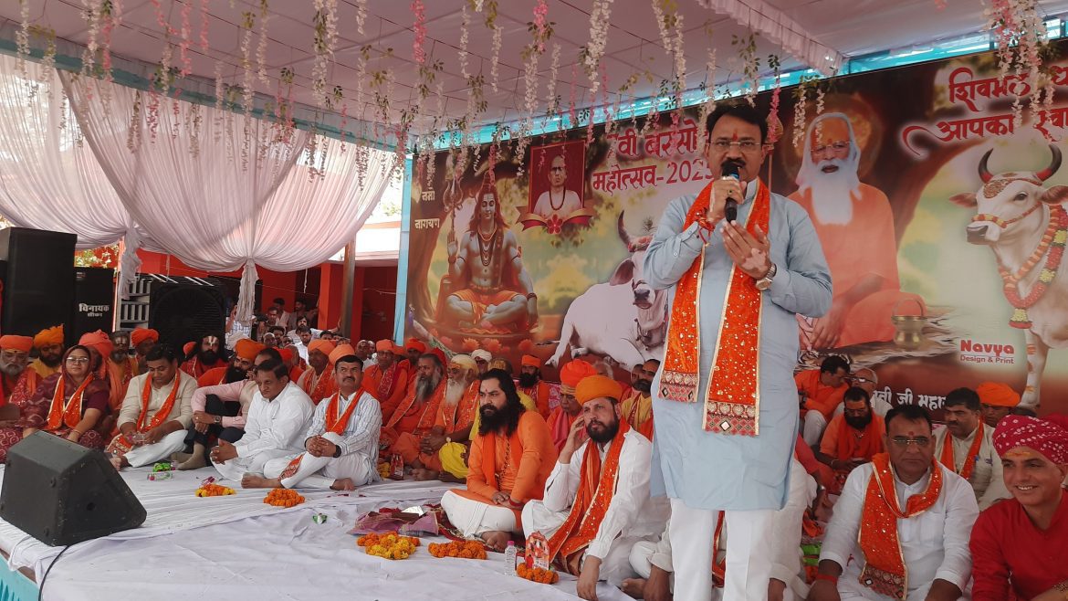 उप मुख्यमंत्री डॉ. प्रेमचंद बैरवा गुलाब जती महाराज की बरसोदी महोत्सव कार्यक्रम में हुए शामिल, संतों का लिया आशीर्वाद