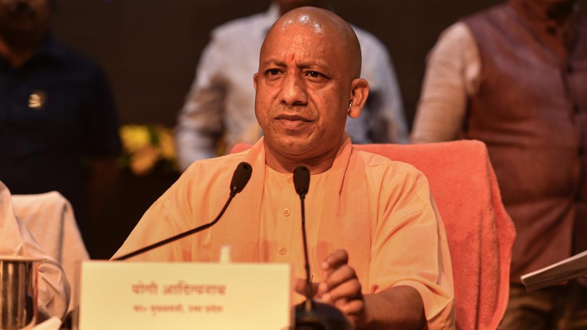 मुख्यमंत्री योगी आदित्यनाथ ने सोशल मीडिया पर अफवाह फैलाने वालों पर कड़ी कार्रवाई की, चालिस अकाउंट बंद, बीस आरोपी गिरफ्तार