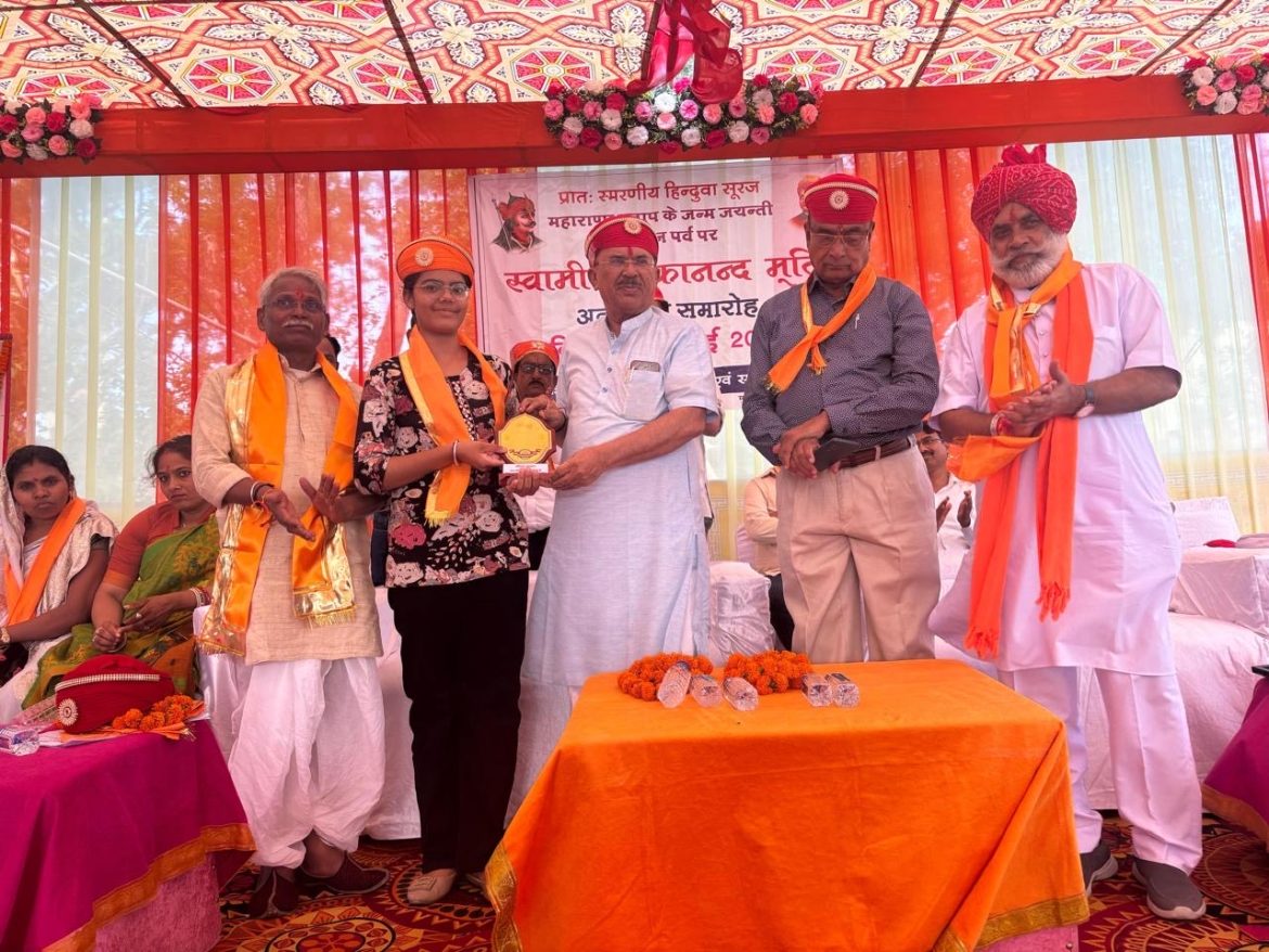 अध्यक्ष श्री वासुदेव देवनानी ने झाड़ोल में किया विवेकानंद की प्रतिमा का अनावरण स्वामी विवेकानंद ने युवाओं को आत्मनिर्भर, आत्मविश्वासी और कर्मशील बनने की प्रेरणा दी