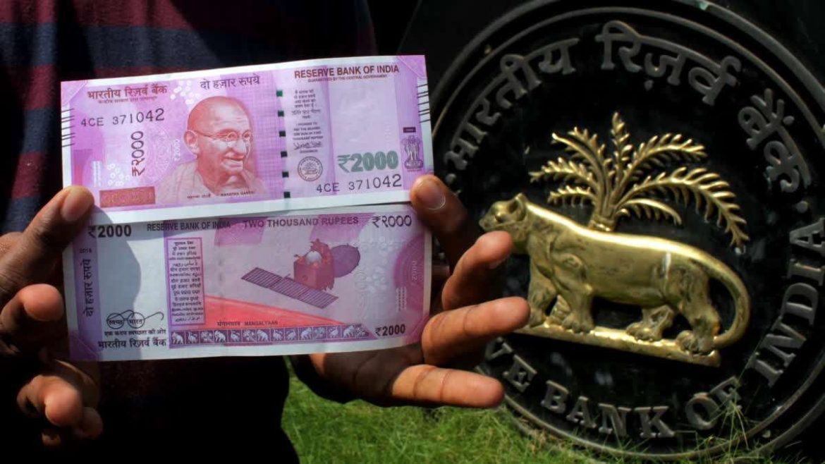Rs 2000 Note Latest Update 2025: ₹2000 के नोट अब भी वैध मुद्रा, जानें कितने नोट बैंकों में लौटे और कैसे करें जमा