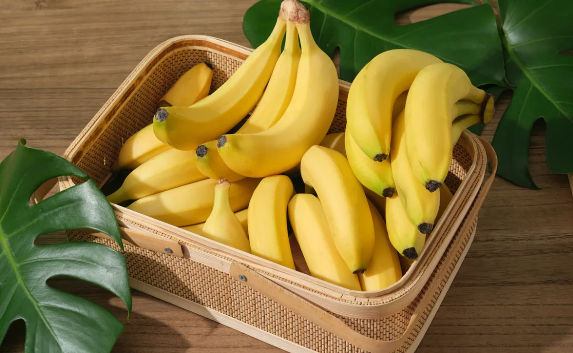 Eating Banana in Empty Stomach: क्या खाली पेट केला खाना अच्छा है या बुरा है? जानिए आपके शरीर के लिए सही क्या है