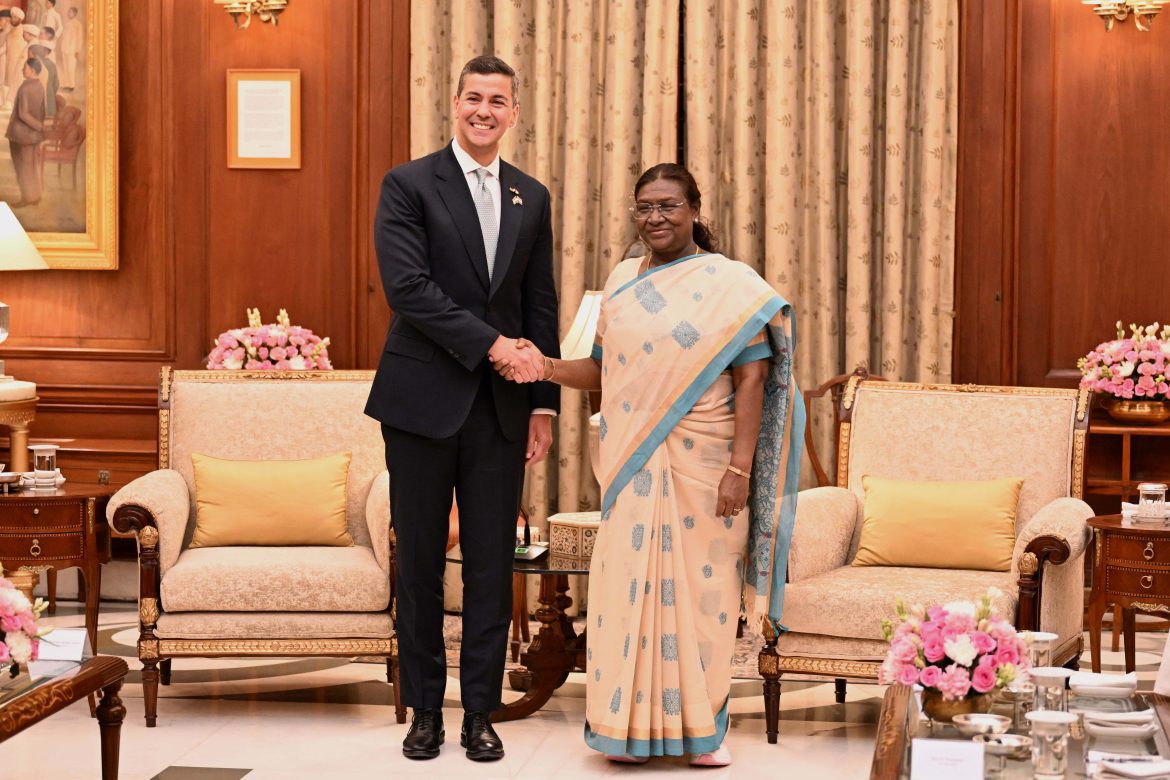 India-Paraguay Relations: राष्ट्रपति द्रौपदी मुर्मु ने पराग्वे के राष्ट्रपति सैंटियागो पेना का किया भव्य स्वागत, द्विपक्षीय संबंधों में आएंगे नए आयाम