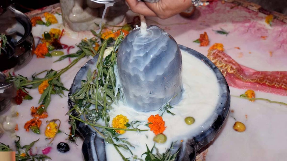 Rudrabhishek in Sawan 2025: सावन में रुद्राभिषेक का महत्व और शुभ तिथियां | जानें कैसे करें महादेव को प्रसन्न