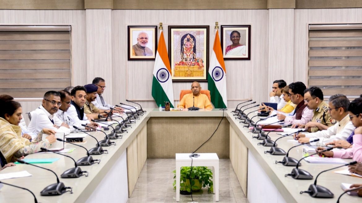 UP Kanwar Yatra 2025: मुख्यमंत्री योगी आदित्यनाथ की समीक्षा बैठक, कांवड़ियों की सुरक्षा पर जोर, 'पहल पोर्टल' लॉन्च