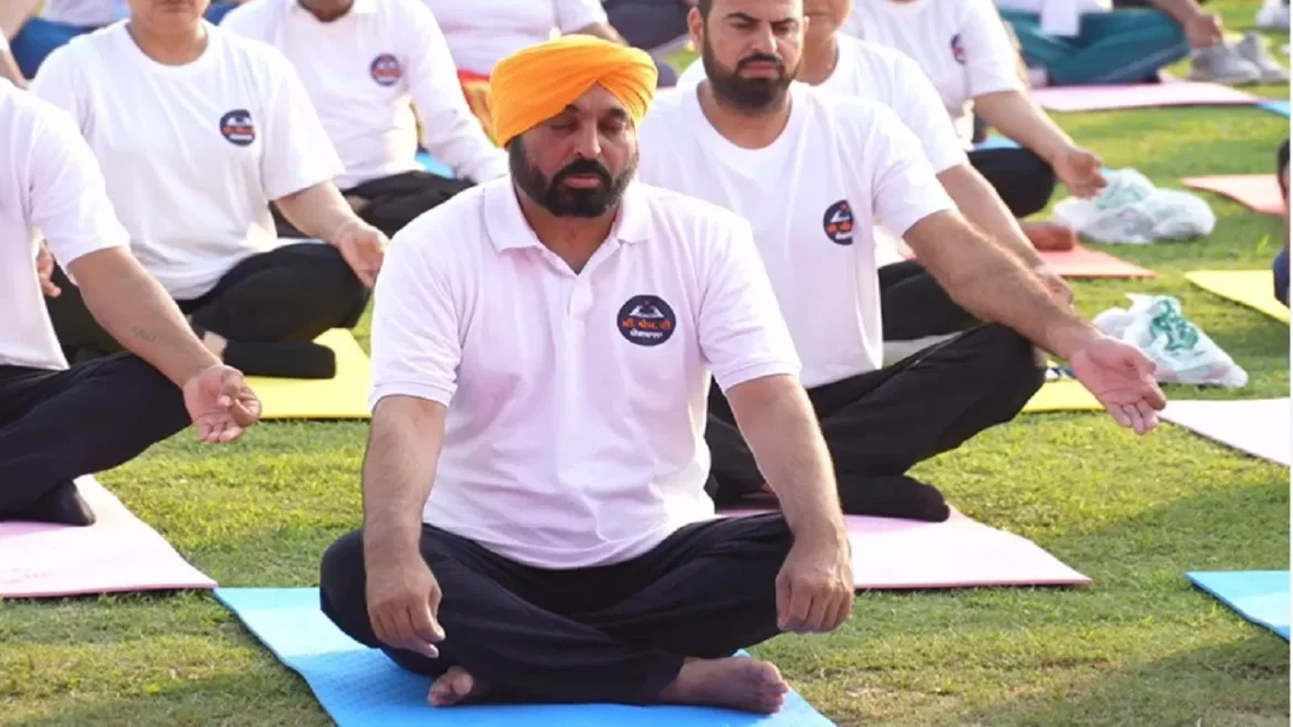 मुख्यमंत्री भगवंत सिंह मान ने किया स्वस्थ जीवन के लिए योग अपनाने का आह्वान, पंजाब के हर जिले में गूंजा योग का संदेश