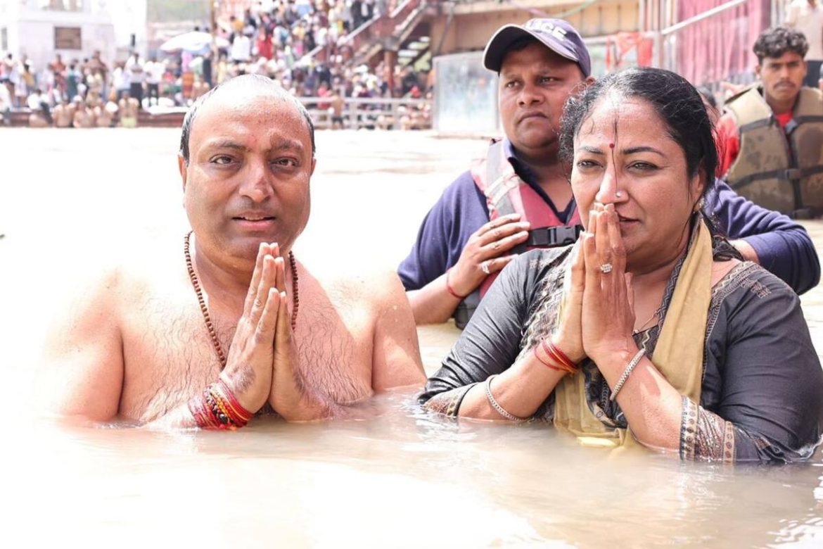 दिल्ली की मुख्यमंत्री रेखा गुप्ता ने 100 दिन पूरे होने पर हरिद्वार में गंगा स्नान कर मांगी यमुना को स्वच्छ बनाने की दुआ