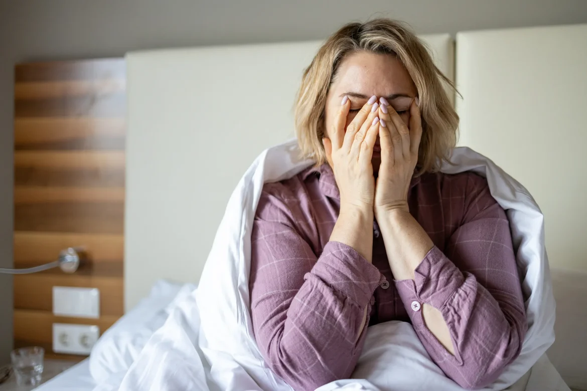 Thyriod Symptoms in Morning: ये लक्षण सुबह उठते ही दिखते हैं, आपको कहीं थायरॉइड तो नहीं हो गया है।