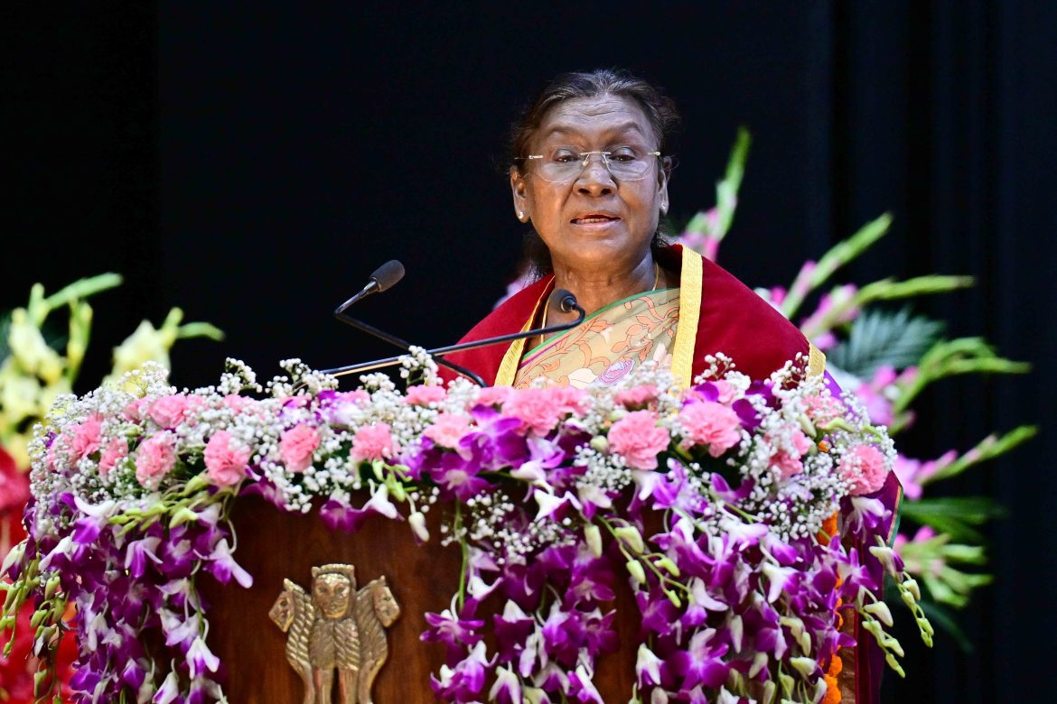 राष्ट्रपति द्रौपदी मुर्मु ने भारतीय पशुचिकित्सा अनुसंधान संस्थान (IVRI) के दीक्षांत समारोह को संबोधित किया