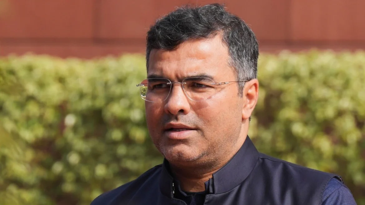 मंत्री प्रवेश वर्मा ने किया ऐलान, दिल्ली में एक दिन में 3400 गड्ढे भरने का ऐतिहासिक अभियान