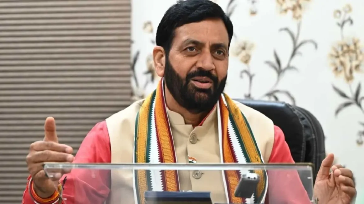 मुख्यमंत्री नायब सिंह सैनी: हरियाणा में महिला सुरक्षा को लेकर बड़ा कदम, सार्वजनिक परिवहन वाहनों में लगेगा वाहन स्थान ट्रैकिंग डिवाइस
