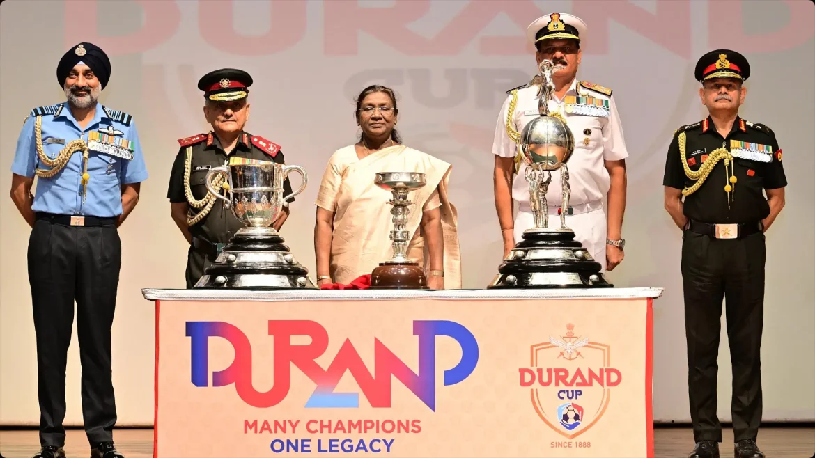 Durand Cup 2025: राष्ट्रपति द्रौपदी मुर्मु ने किया ट्रॉफियों का अनावरण, फुटबॉल प्रेमियों के लिए गौरव का पल