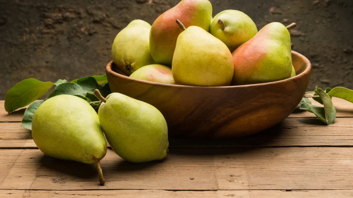 Pear Benefits: रोज खाएं नाशपाती और पाएं सेहत के ये 4 जबरदस्त फायदे