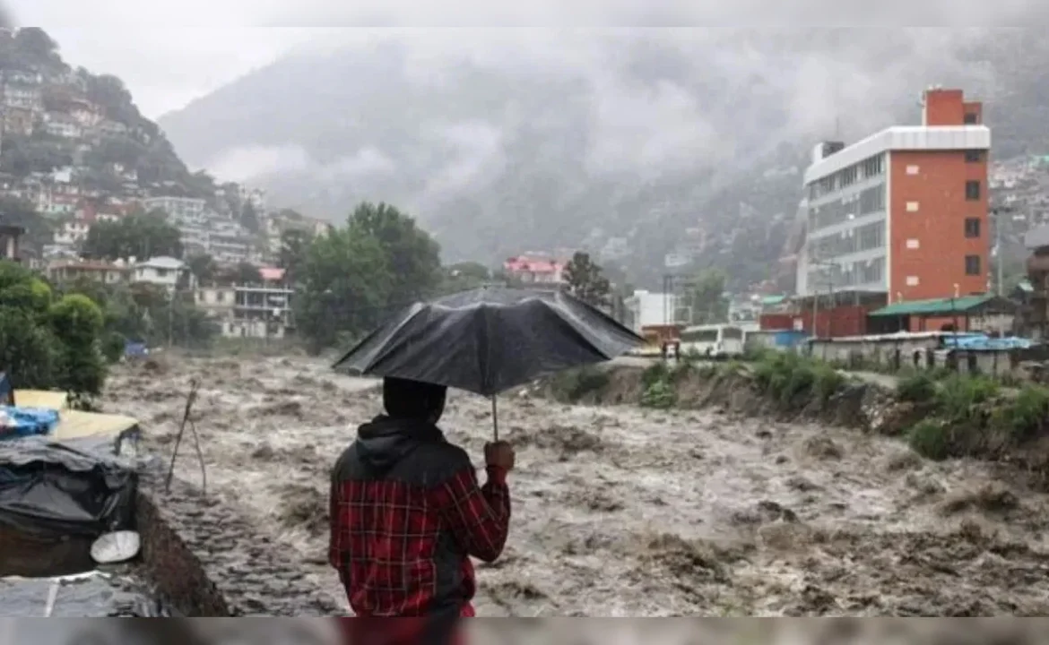 उत्तराखंड ऑरेंज अलर्ट: उत्तराखंड के 6 जिलों में भारी बारिश का ऑरेंज अलर्ट, स्कूल बंद, मुख्यमंत्री धामी लेंगे अपडेट