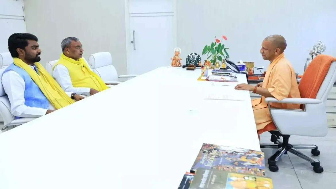 यूपी पंचायत चुनाव से पहले मुख्यमंत्री योगी आदित्यनाथ से O.P. राजभर की मुलाकात, ‘कोटे के भीतर कोटा’ की मांग फिर जोरशोर से उठाई