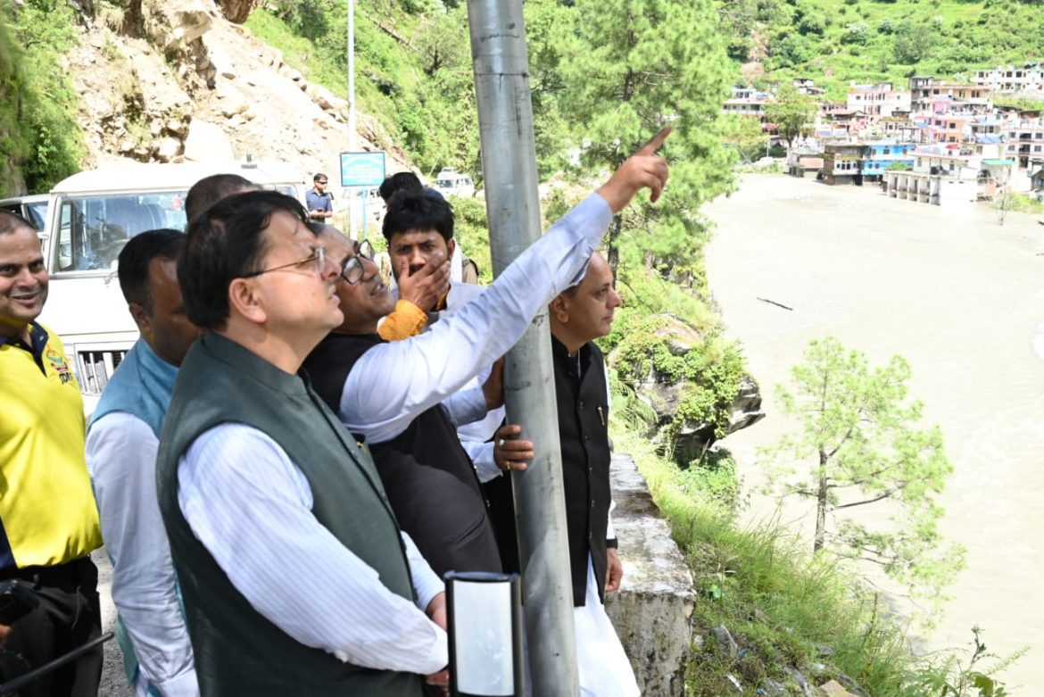 मुख्यमंत्री पुष्कर सिंह धामी ने स्यानाचट्टी का दौरा कर आपदा प्रभावित क्षेत्रों का निरीक्षण किया