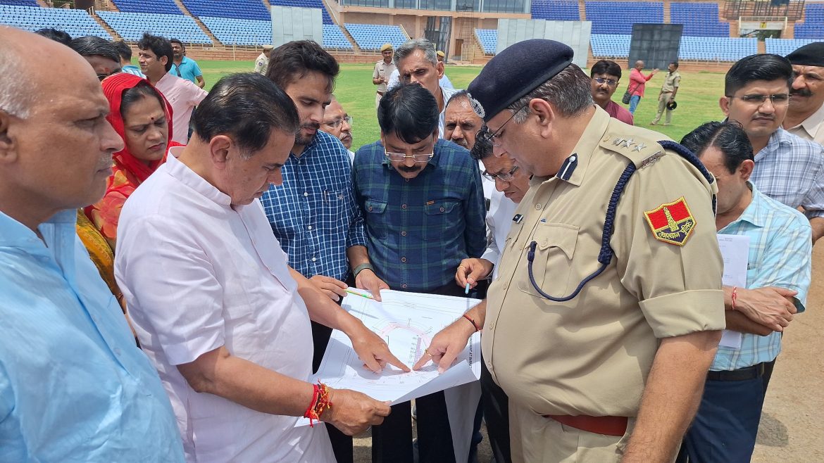 राज्य स्तरीय स्वतंत्रता दिवस समारोह की तैयारियों का संसदीय कार्य मंत्री ने लिया जायज़ा, बरकतुल्ला खां स्टेडियम का किया निरीक्षण