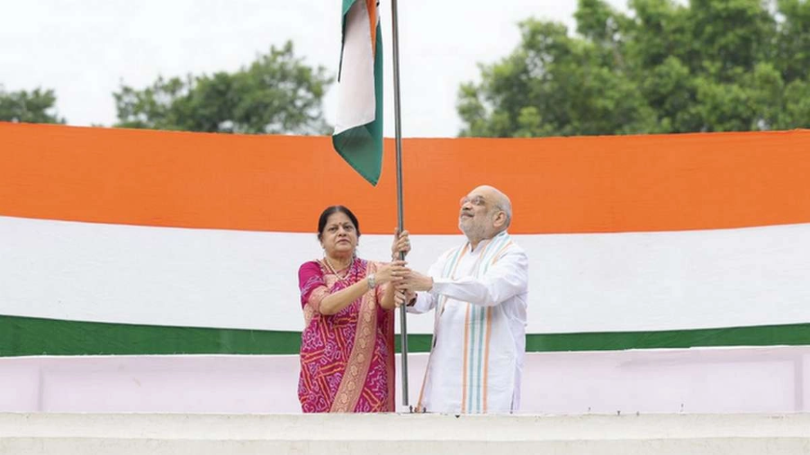 अमित शाह ने ‘हर घर तिरंगा’ अभियान के तहत अपने घर पर फहराया तिरंगा, देशवासियों से की जुड़ने की अपील