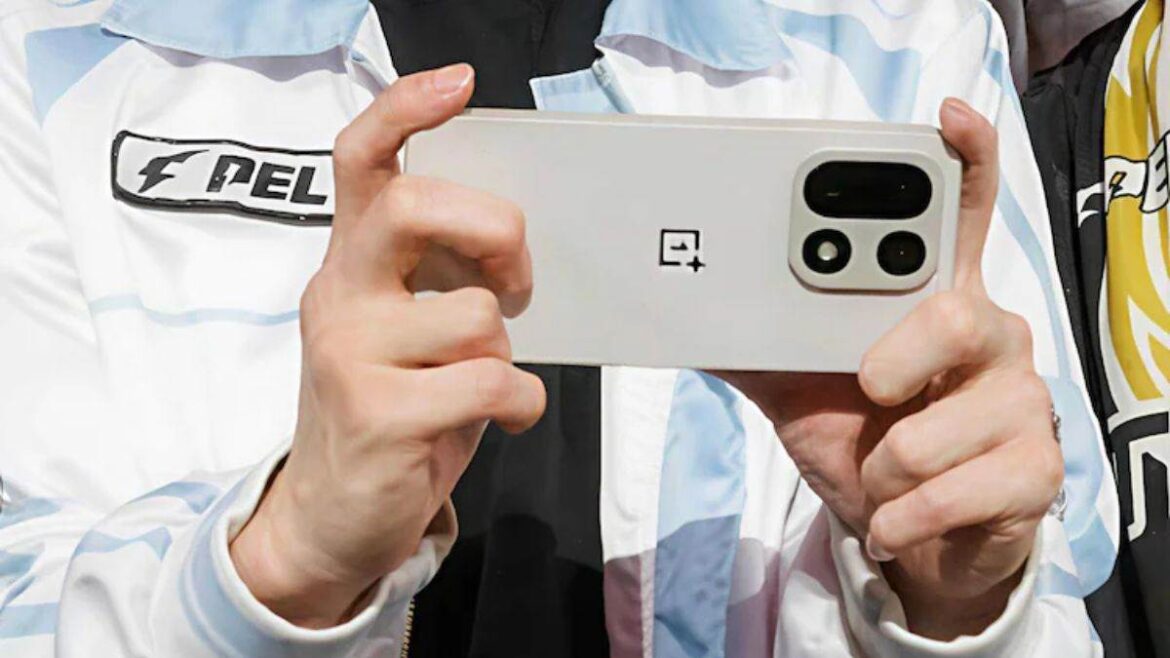 OnePlus 15: लॉन्च से पहले डिजाइन और फीचर्स का हुआ खुलासा, Snapdragon 8 Elite Gen 5 के साथ आएगा धमाकेदार फ्लैगशिप