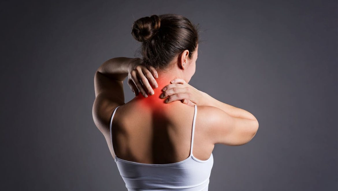 लंबे समय तक बैठे रहने से हो सकती है सर्वाइकल की समस्या, जानें बचाव के प्रभावी उपाय