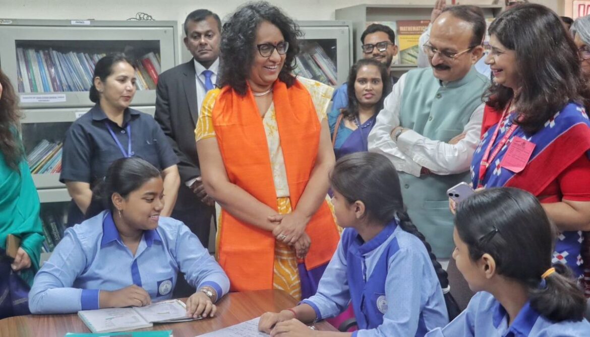 श्रीलंका की प्रधानमंत्री ने दिल्ली के सरकारी स्कूल का दौरा, कहा – यह मॉडल दुनिया के लिए मिसाल है