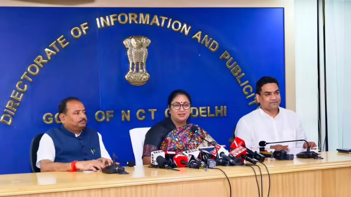 मुख्यमंत्री रेखा गुप्ता का ऐलान, दिल्ली में छठ पूजा पर दर्ज सभी मामले होंगे वापस