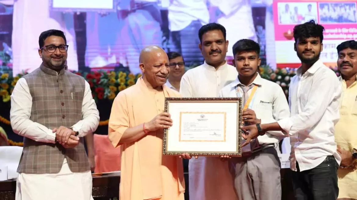 मुख्यमंत्री योगी आदित्यनाथ ने छात्रों को दी बड़ी सौगात, छात्रवृत्ति से वंचित नहीं रहेगा कोई भी विद्यार्थी