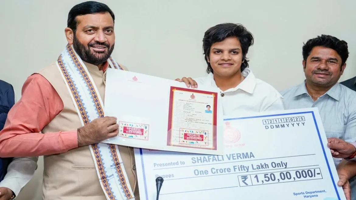 मुख्यमंत्री नायब सिंह सैनी ने शैफाली वर्मा को डेढ़ करोड़ और ग्रेड-ए सर्टिफिकेट से किया सम्मानित, हरियाणा की बेटी ने विश्व कप में जीता देश का मान