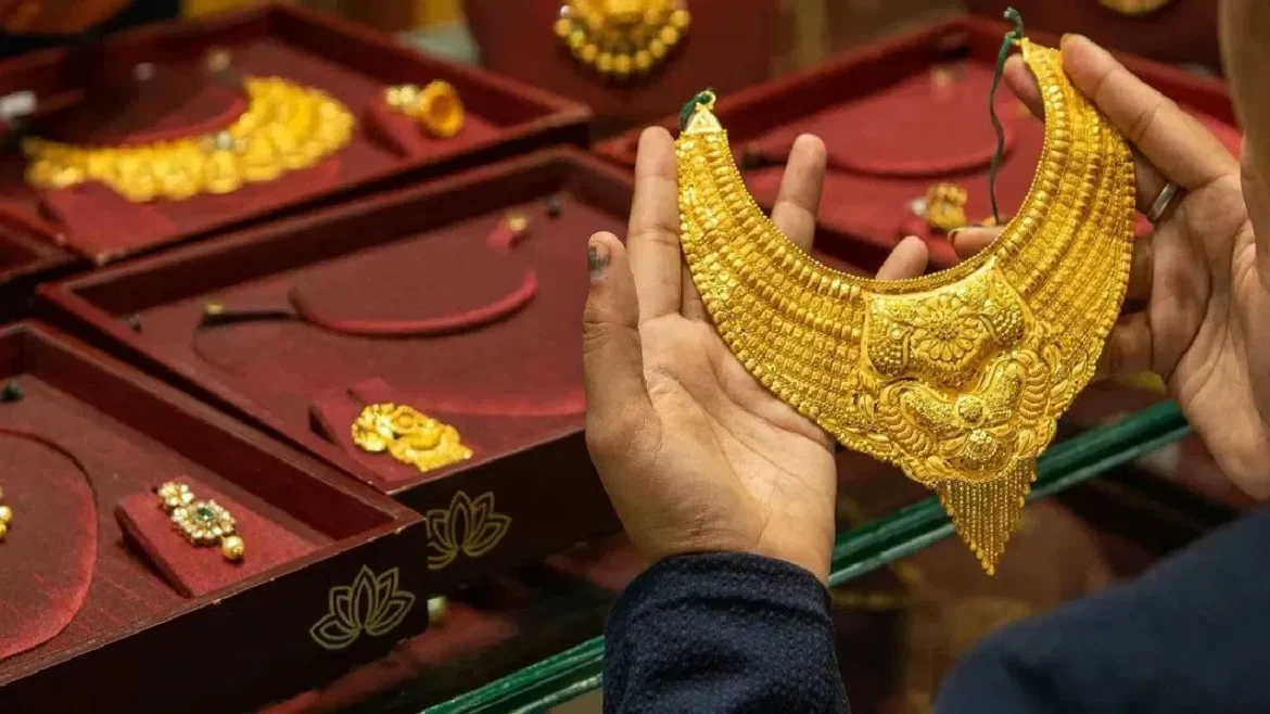 Gold and Silver Price Update: क्या 120000 रुपये से भी कम हो सकती है सोने की कीमत? जानें आज के सोने और चांदी के भाव