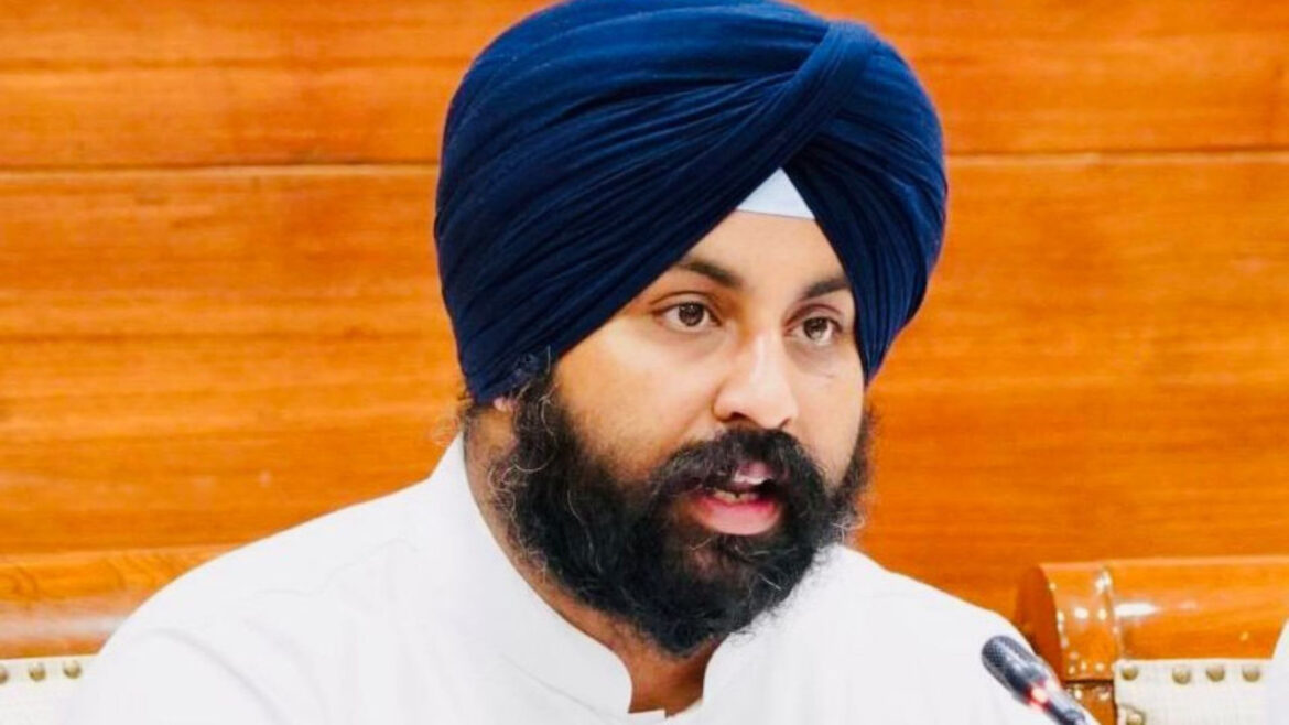 मान सरकार के नेतृत्व में पंजाब बना देश का करियर लीडर, जहां 5,000 से ज़्यादा शिक्षकों को सीधे IIT मद्रास सिखाएगा टॉप 100 हाई-डिमांड जॉब्स।
