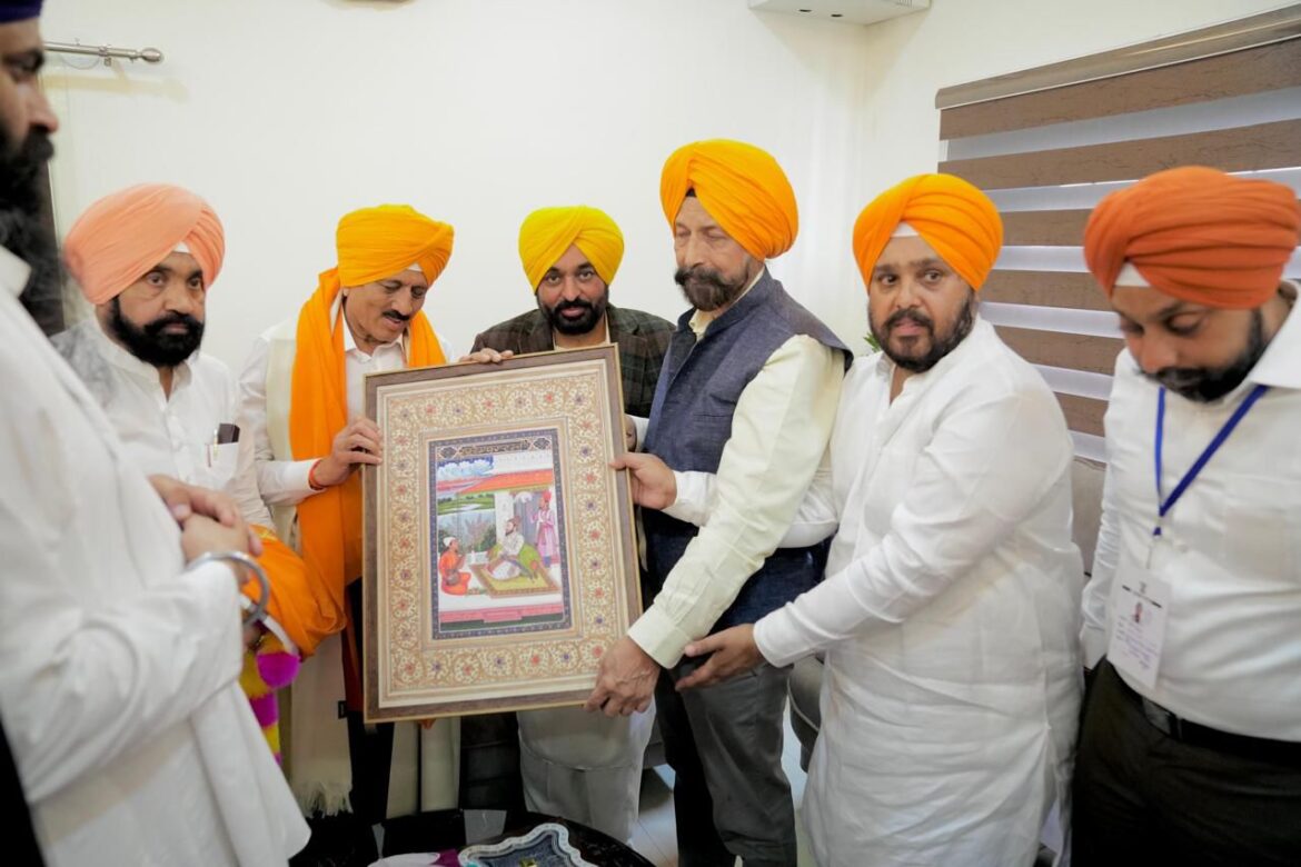 श्री नांदेड़ साहिब में मुख्यमंत्री भगवंत सिंह मान, बोले - गुरु साहिबानों का संदेश आने वाली पीढ़ियों तक पहुँचाना सरकार की जिम्मेदारी