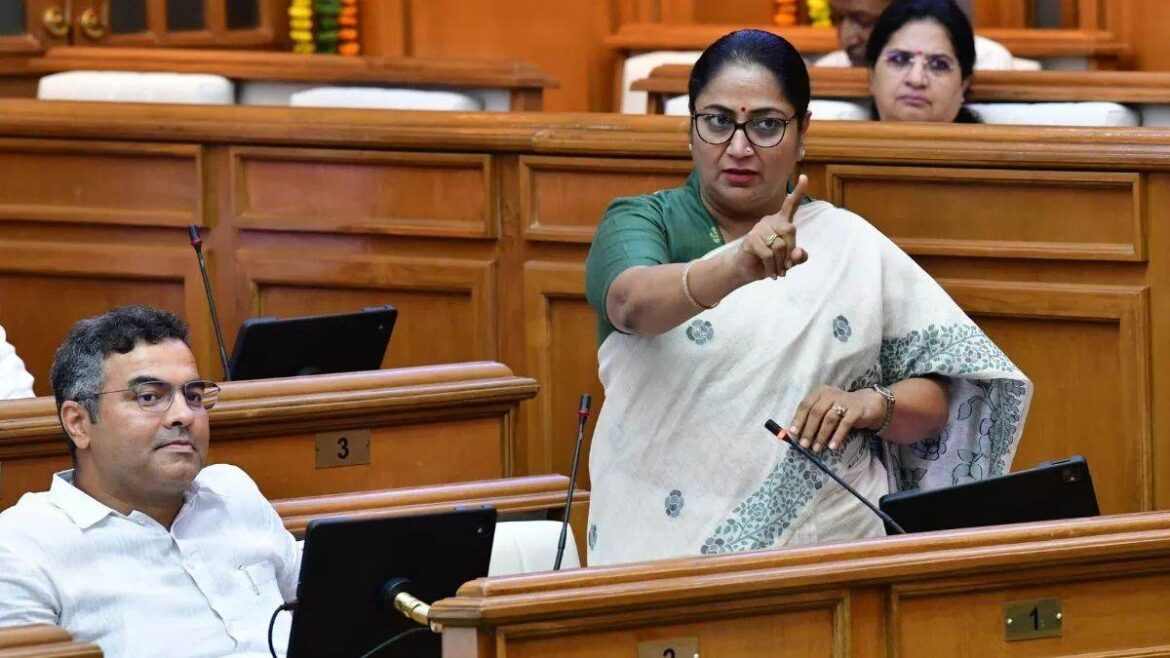 दिल्ली के सीएम रेखा गुप्ता ने विधानसभा में कहा: जो इतिहास भूलते हैं, उन्हें वर्तमान कभी याद नहीं रखता