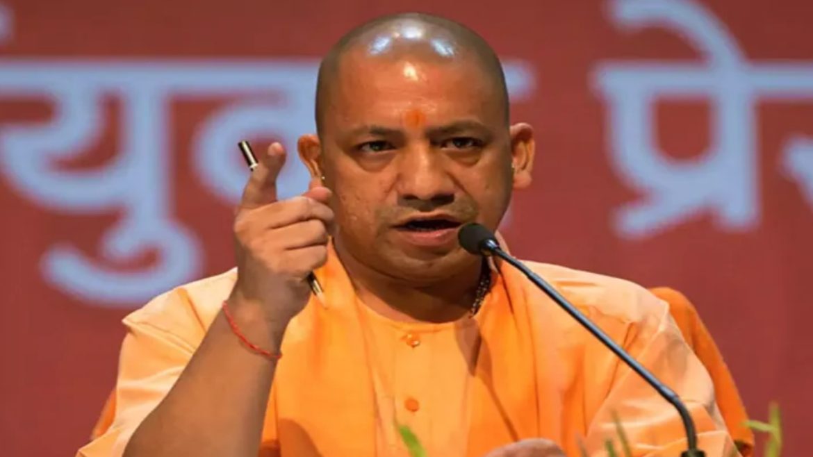 मुख्यमंत्री योगी आदित्यनाथ ने कर्मचारियों को पहले से वेतन देने के दिए निर्देश, छुट्टियों में भी बदलाव