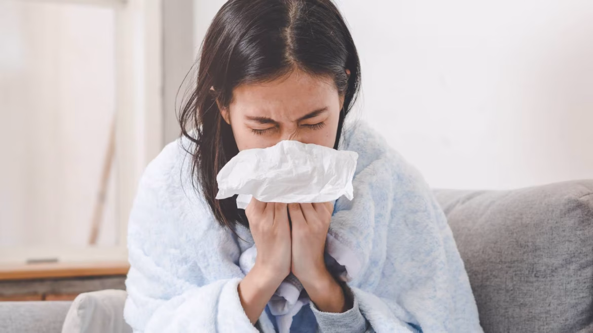 Health Tips: सर्दी-जुकाम से राहत पाने के लिए अपनाएं ये आसान देसी उपाय
