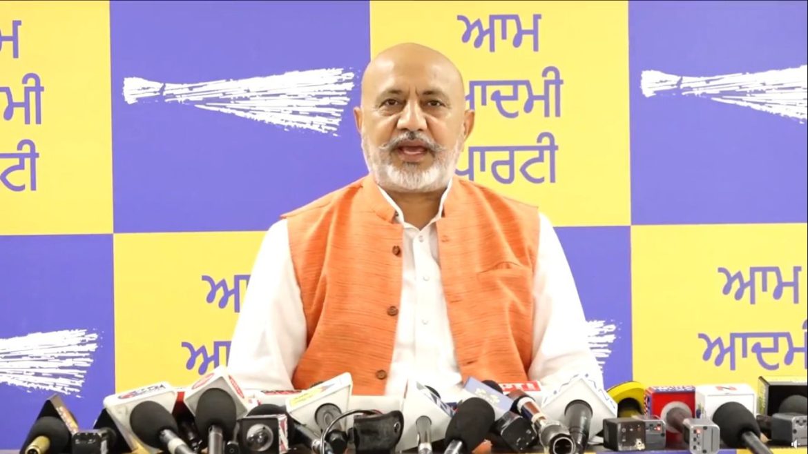 बलतेज पन्नू का हमला: सुखबीर बादल पर आरोप – पंजाब में चिट्टा और गैंगस्टरवाद की जड़ें अकाली दल की देन