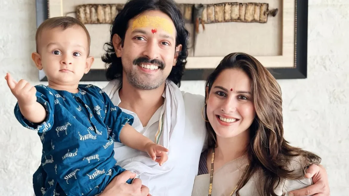 विक्रांत मैसी ने चौथी वेडिंग एनिवर्सरी पर पत्नी पर लुटाया प्यार, शेयर की खास तस्वीरें