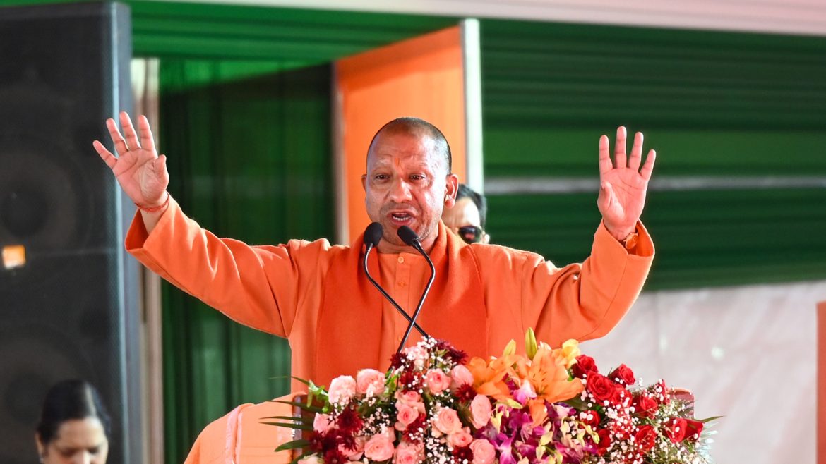 मुख्यमंत्री योगी आदित्यनाथ ने होली पर दी सुरक्षा और अनुशासन की चेतावनी, कहा- 'आपत्तिजनक गाने और जबरन रंग न लगाएं'