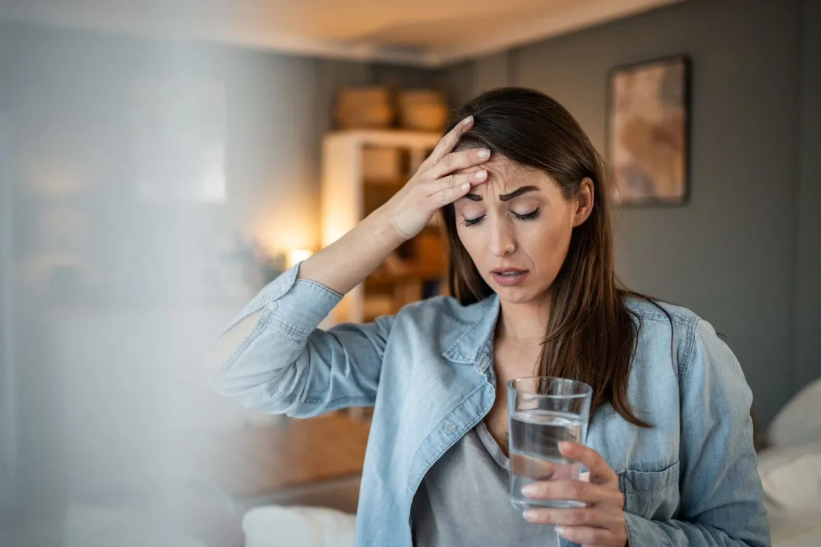 Dehydration Signs: पानी की कमी के खामोश संकेत - प्यास लगने से पहले ही शरीर दे रहा चेतावनी