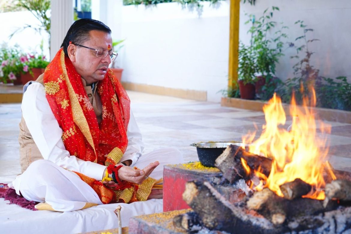 उत्तराखंड के मुख्यमंत्री पुष्कर सिंह धामी ने देहरादून में किया हवन, दी हिंदू नव वर्ष और चैत्र नवरात्रि की शुभकामनाएं