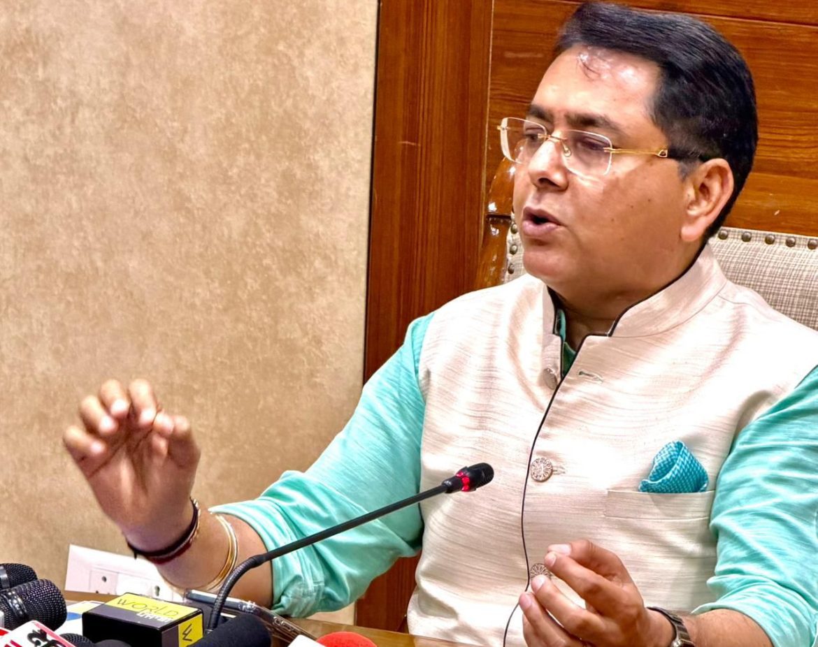 अमन अरोड़ा: 1000 आम आदमी क्लीनिकों से लेकर 10 लाख रुपये के स्वास्थ्य बीमा तक, ‘आप’ जनता के सामने पूरा रिपोर्ट कार्ड पेश करेगी