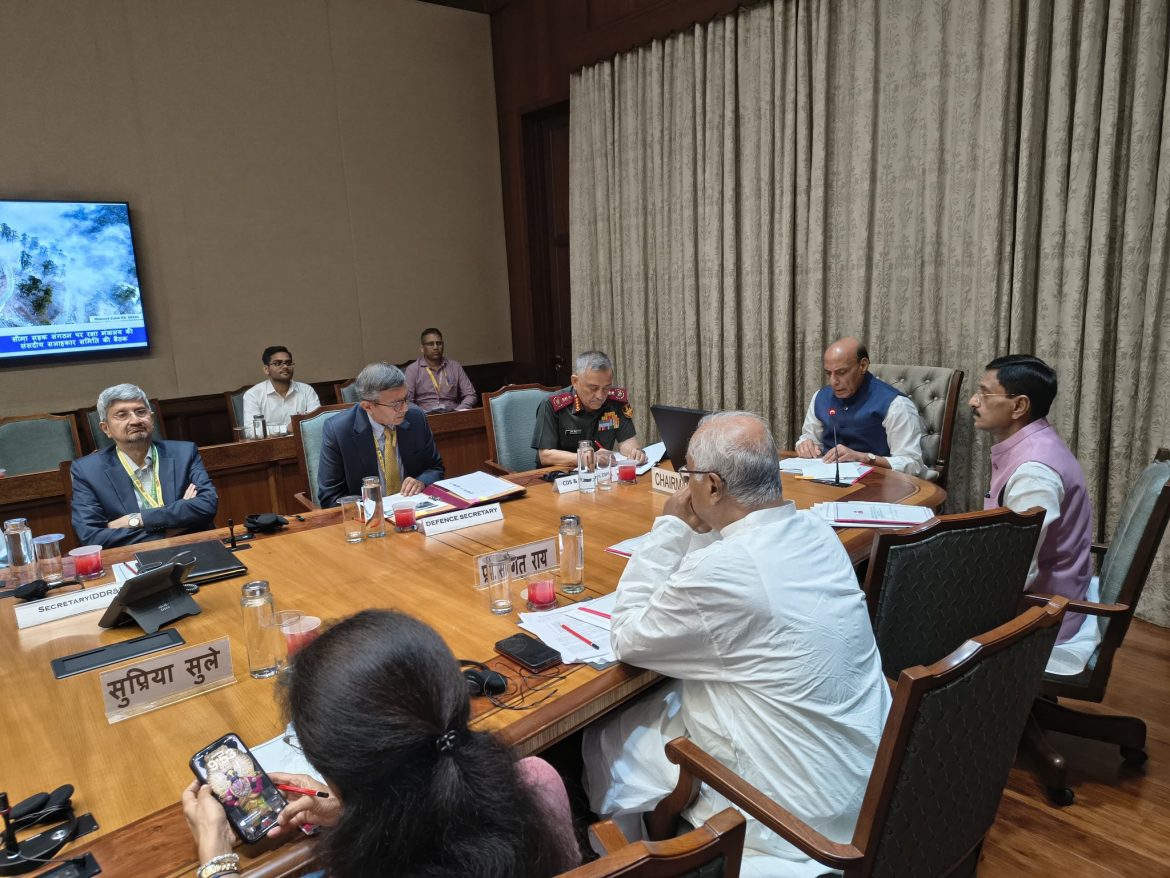 रक्षा मंत्री राजनाथ सिंह ने सीमा सड़क संगठन पर संसदीय समिति की बैठक की अध्यक्षता की, राष्ट्रीय सुरक्षा और अवसंरचना विकास पर हुई चर्चा