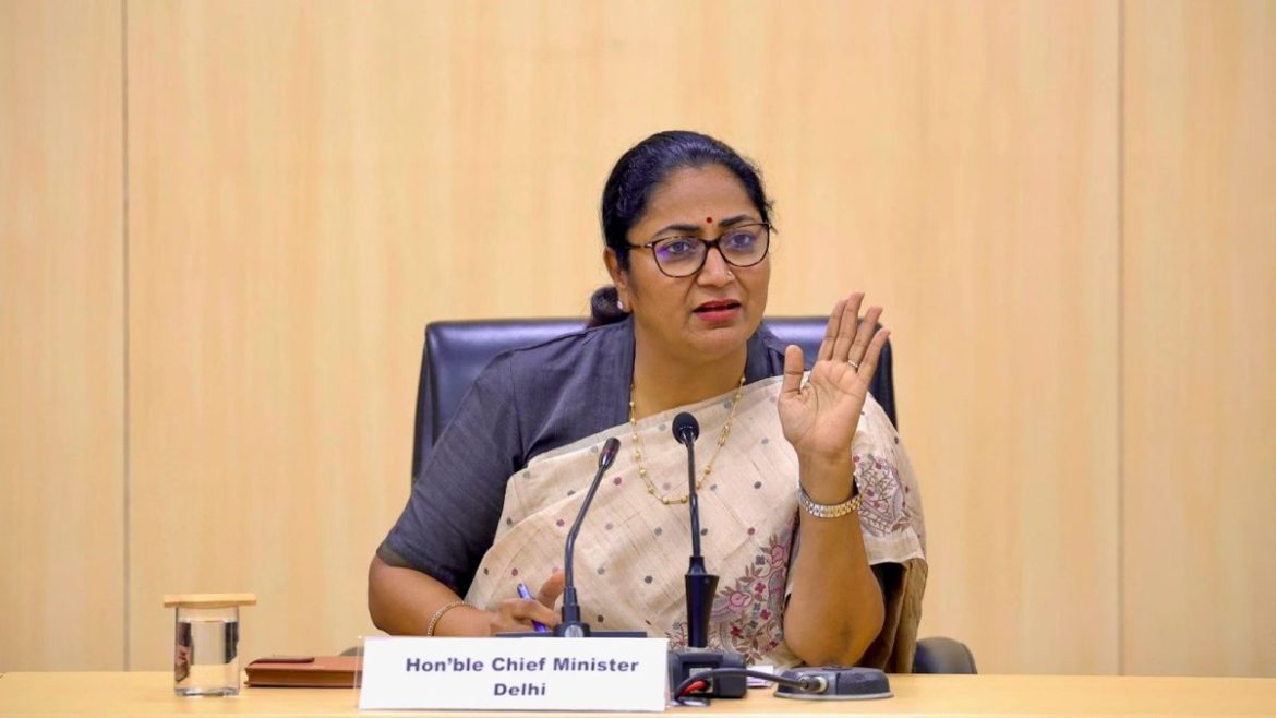 मुख्यमंत्री रेखा गुप्ता ने बेटियों के लिए शुरू की वित्तीय सुरक्षा और महिला सशक्तिकरण की महत्वाकांक्षी योजनाएं