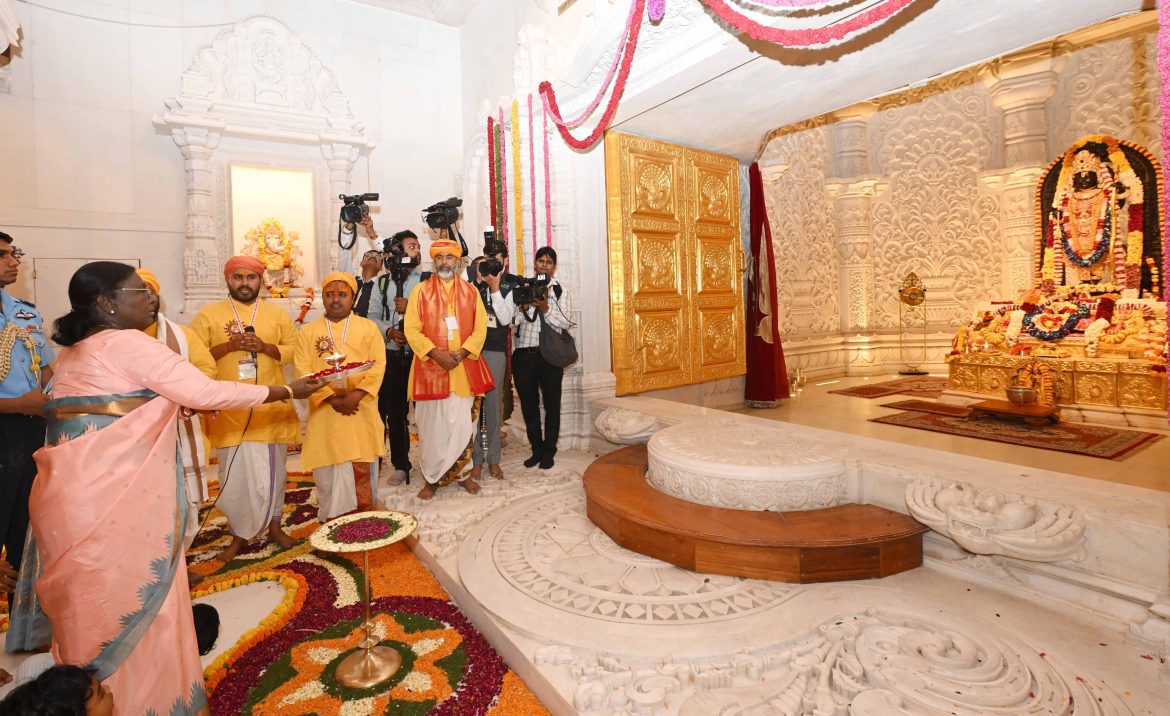 राष्ट्रपति द्रौपदी मुर्मू ने अयोध्या के राम जन्मभूमि मंदिर में राम यंत्र की प्रतिष्ठापना की