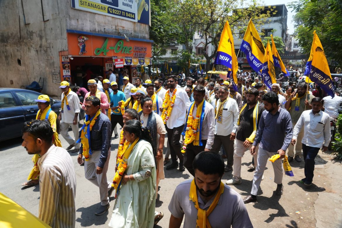 AAP नेता गोपाल इटालिया और मनोज सोरठिया ने सूरत में किया शक्ति प्रदर्शन