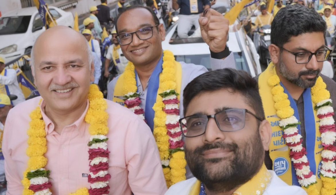 AAP नेता मनीष सिसोदिया, गोपाल इटालिया और मनोज सोरठिया ने सूरत में किया शक्ति प्रदर्शन