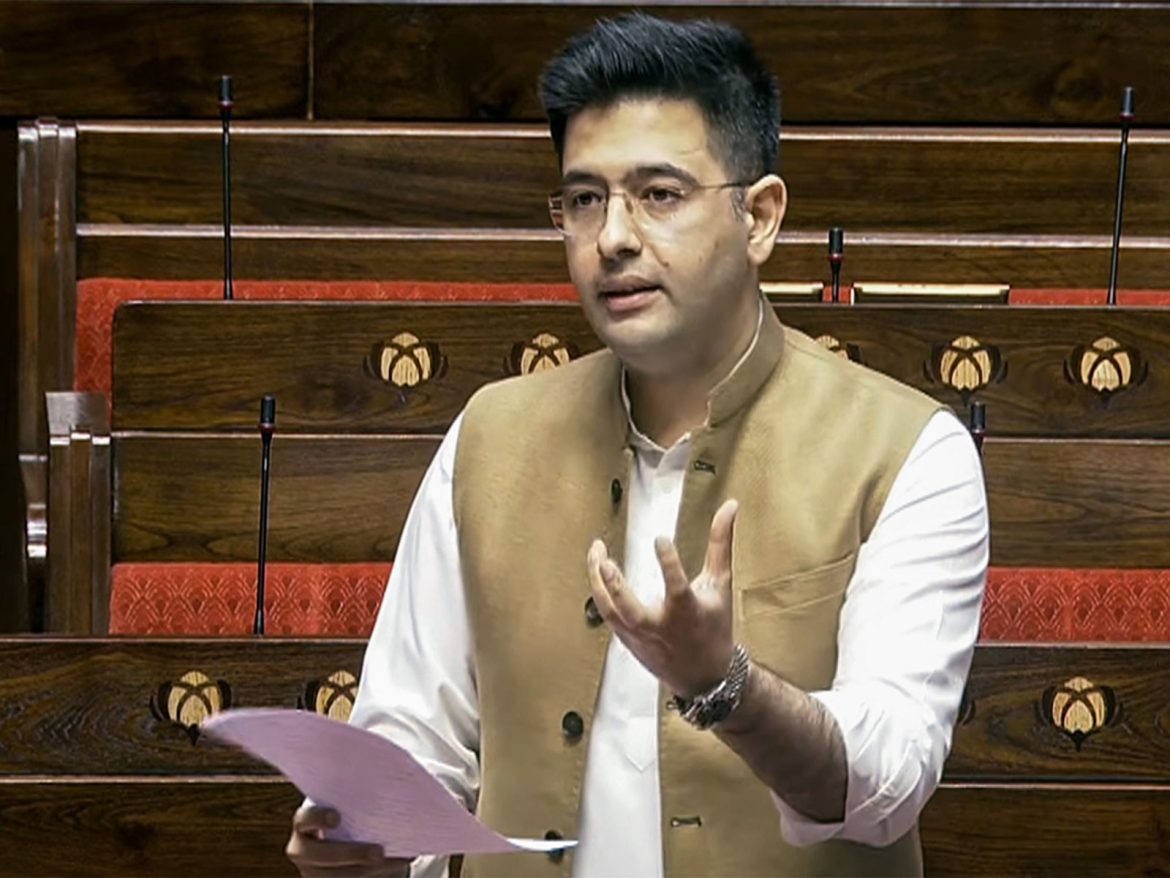 राघव चड्ढा का दलबदल: जब अपने ही 'हथियार' ने बचा ली उनकी राज्यसभा सदस्यता।